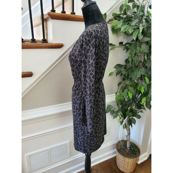 Ann Taylor Animal Print Gray Rayon V-Neck Long Sleeve Knee Length Dress X-Small - Picture 5 of 10